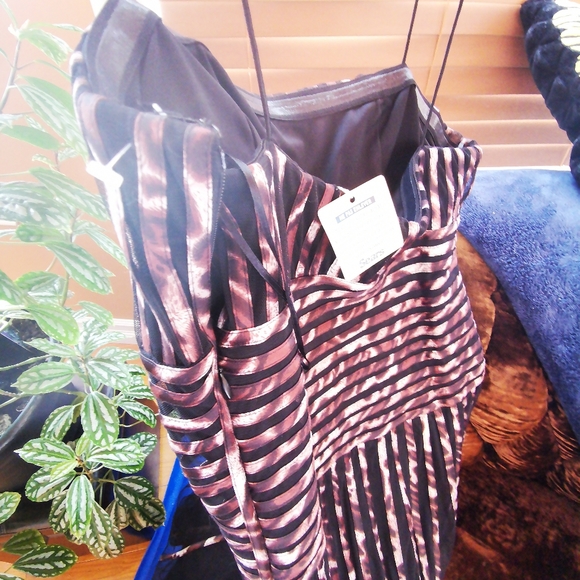 Lovely flare style dress - Picture 2 of 4